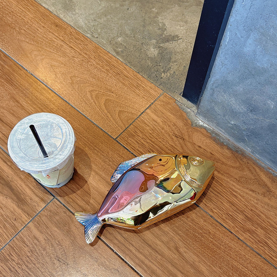 New Acrylic Shell Shape Clutch - đánh giá và giá Women Bags Golden